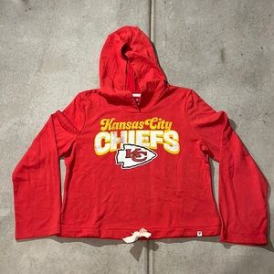 Chiefs cinch, crop women’s sweater